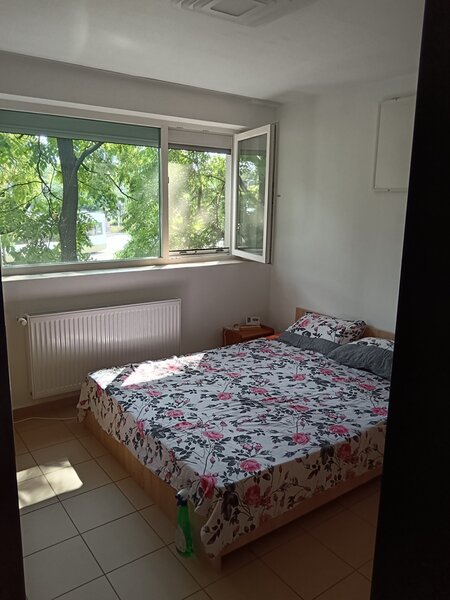 Eroii Revolutiei chiar langa metrou